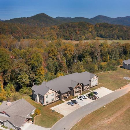 Modern Cades Cove Condo W Community Pool Townsend Exterior photo