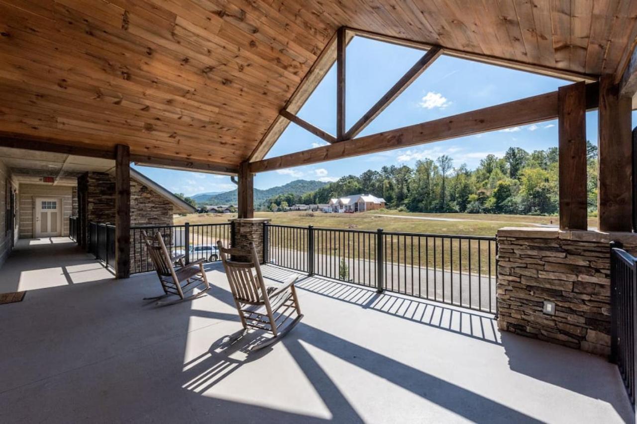 Modern Cades Cove Condo W Community Pool Townsend Exterior photo